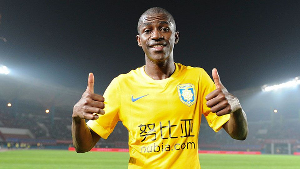 Ramires pose dengan kostum Jiangsu Suning. Copyright: © VCG/VCG via Getty Images